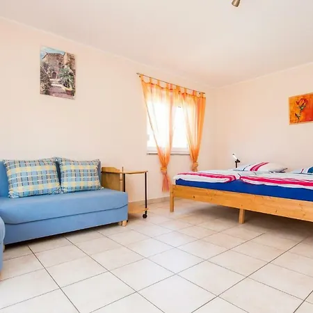 In - Insel Krk 13487 * Silo (Krk)